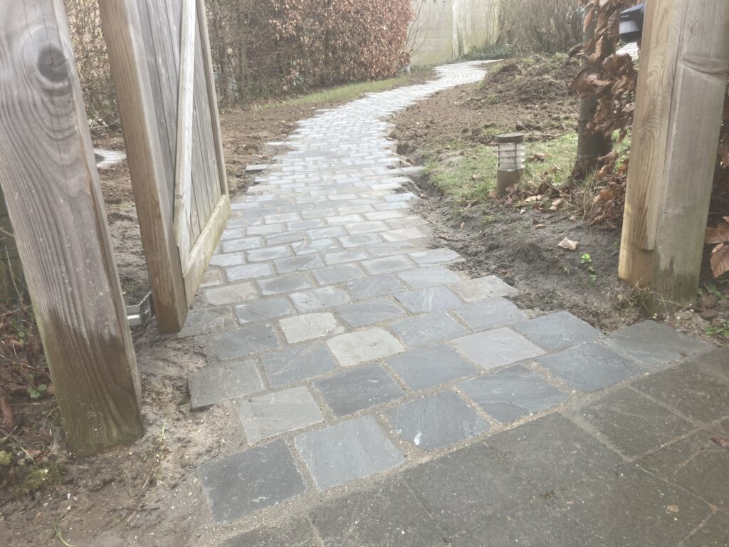 Allée en pavés kandla gris avec joints