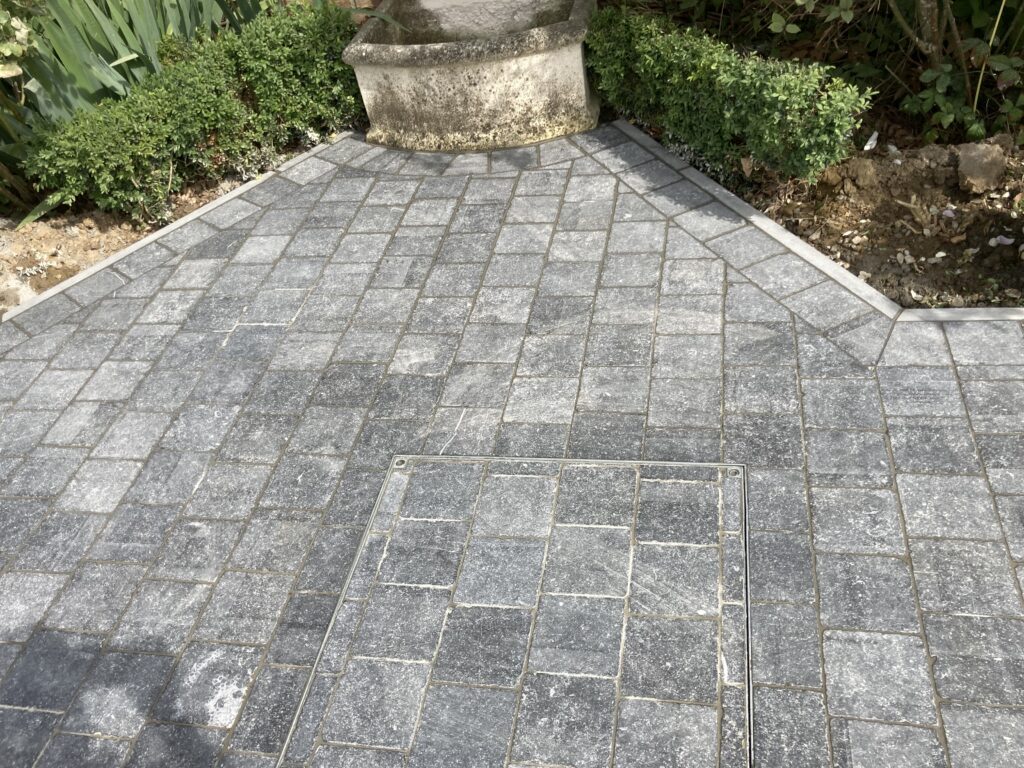 Terrasse en pierres bleues belges (15x15cm)